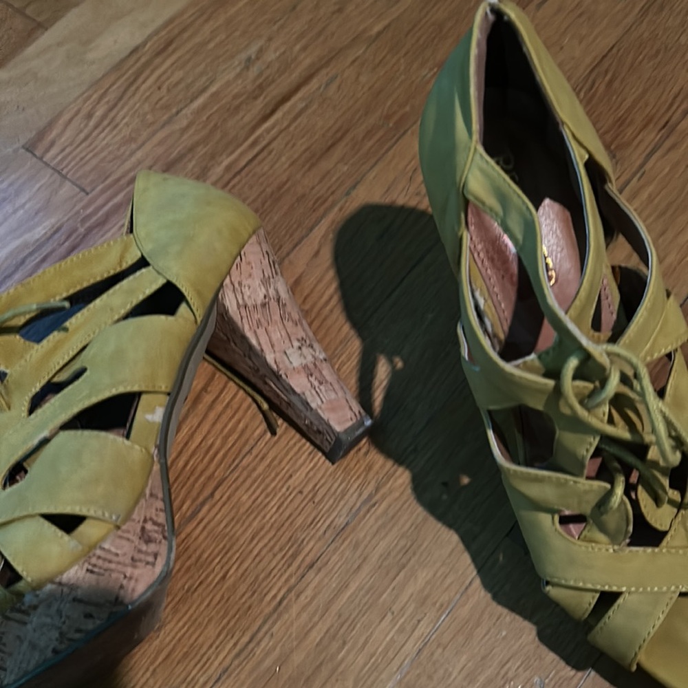 heels - Picture 3 of 3